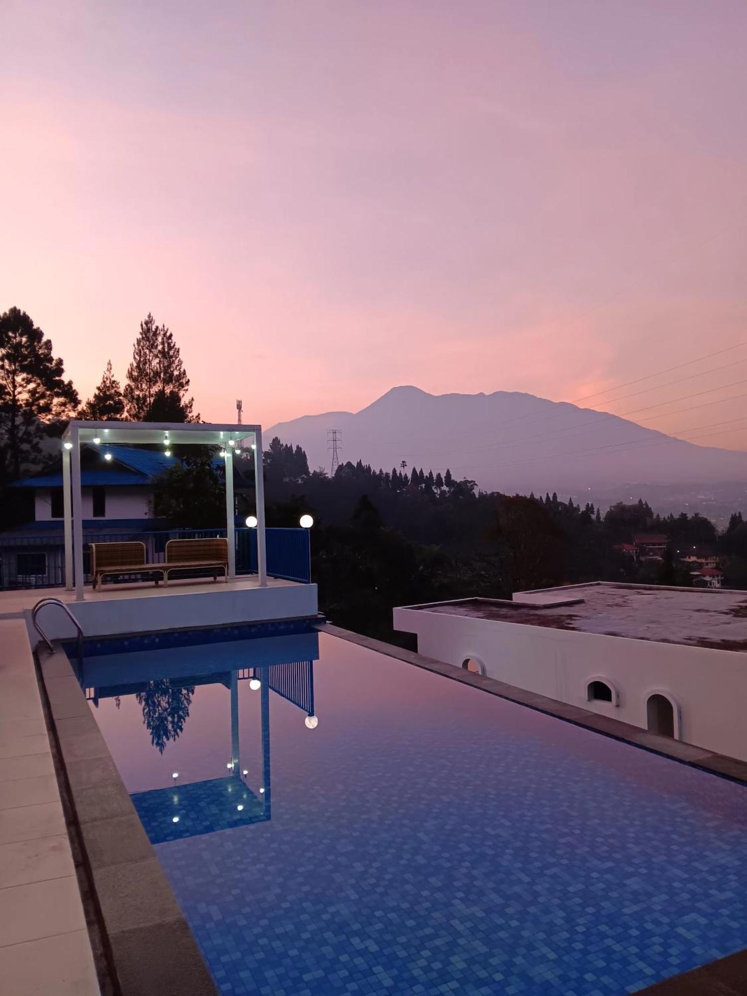 Villa Blue Door, Puncak Pondok Cipaseban 外观 照片