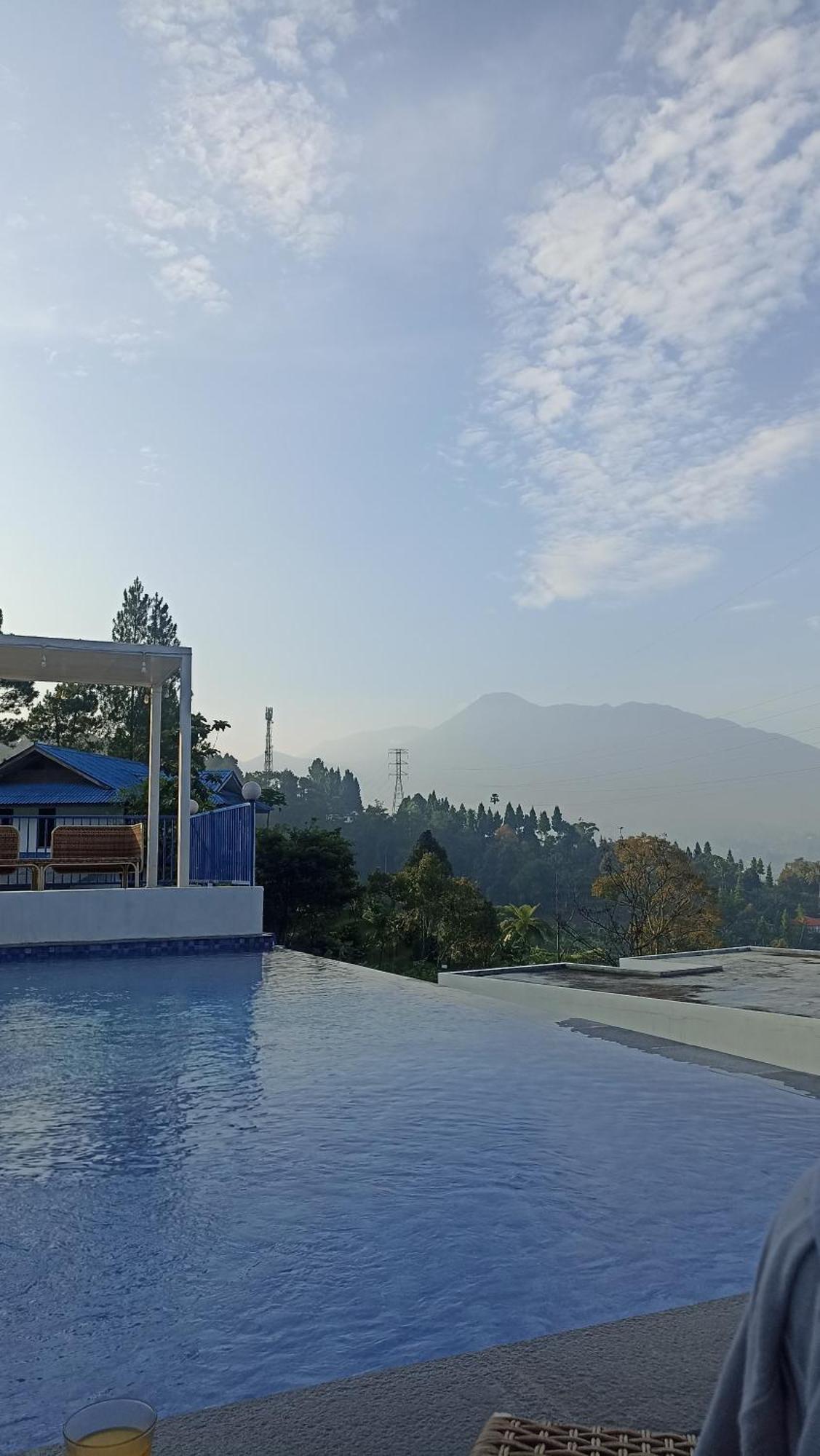 Villa Blue Door, Puncak Pondok Cipaseban 外观 照片