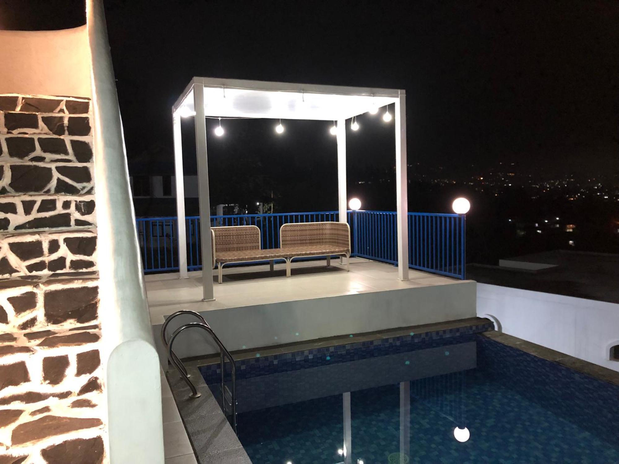 Villa Blue Door, Puncak Pondok Cipaseban 外观 照片